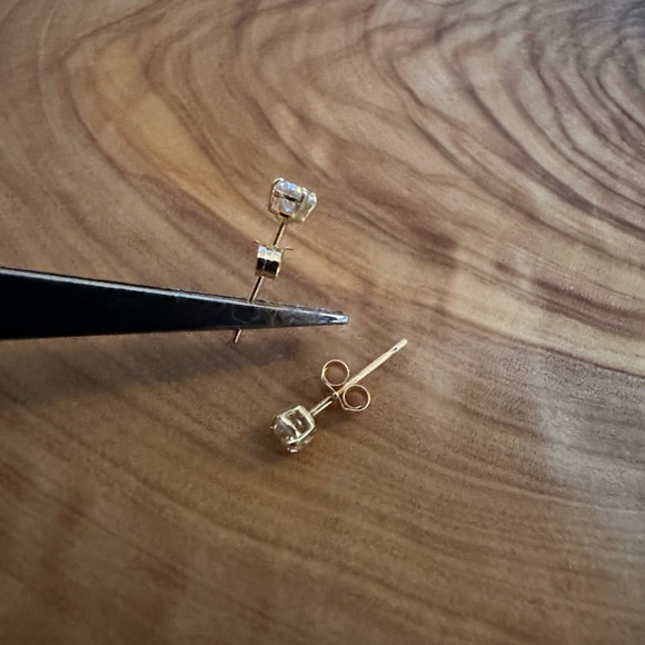10kt gold and cubic zirconia studs (new) - Picture 3 of 5